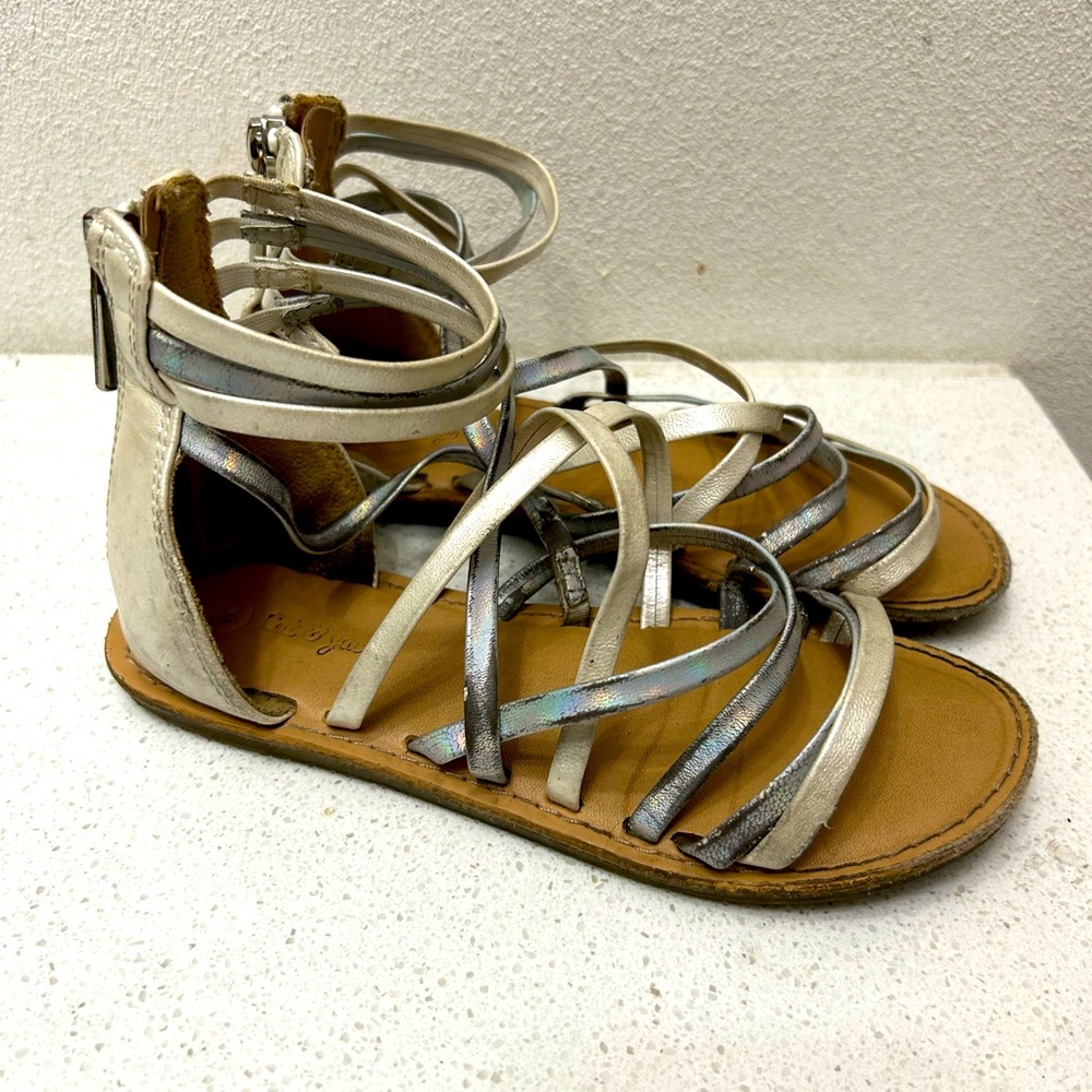🌺 Strappy Silver and white Gladiator style sandals for girls size 13.